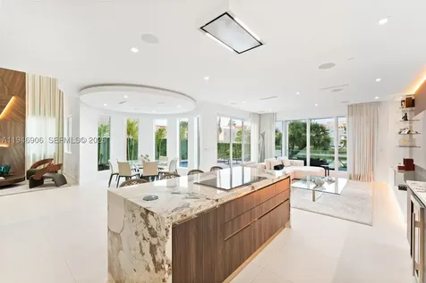 10561 NW 67th Terrace Doral FL 33178