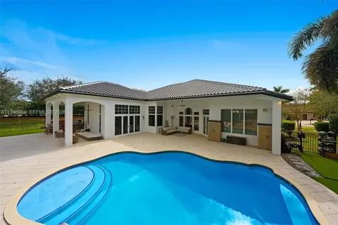 12401 N Stonebrook Circle Davie FL 33330