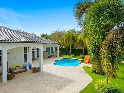 12401 N Stonebrook Circle Davie FL 33330