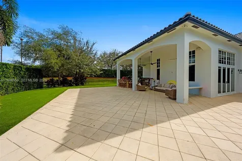 12401 N Stonebrook Circle Davie FL 33330