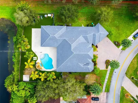 12401 N Stonebrook Circle Davie FL 33330