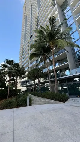 68 SE 6 Miami FL 33131