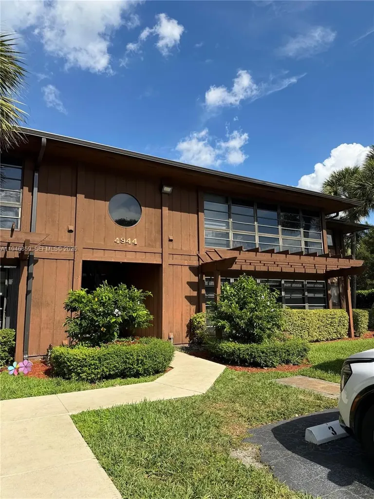 4944 NW 102nd Avenue Doral FL 33178