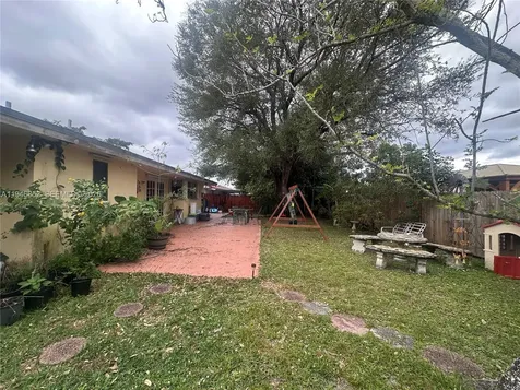 5965 NW 200th Street Hialeah FL 33015