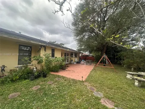 5965 NW 200th Street Hialeah FL 33015