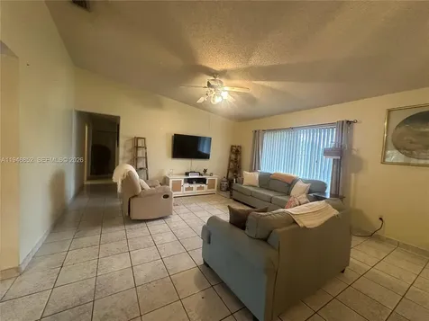 5965 NW 200th Street Hialeah FL 33015