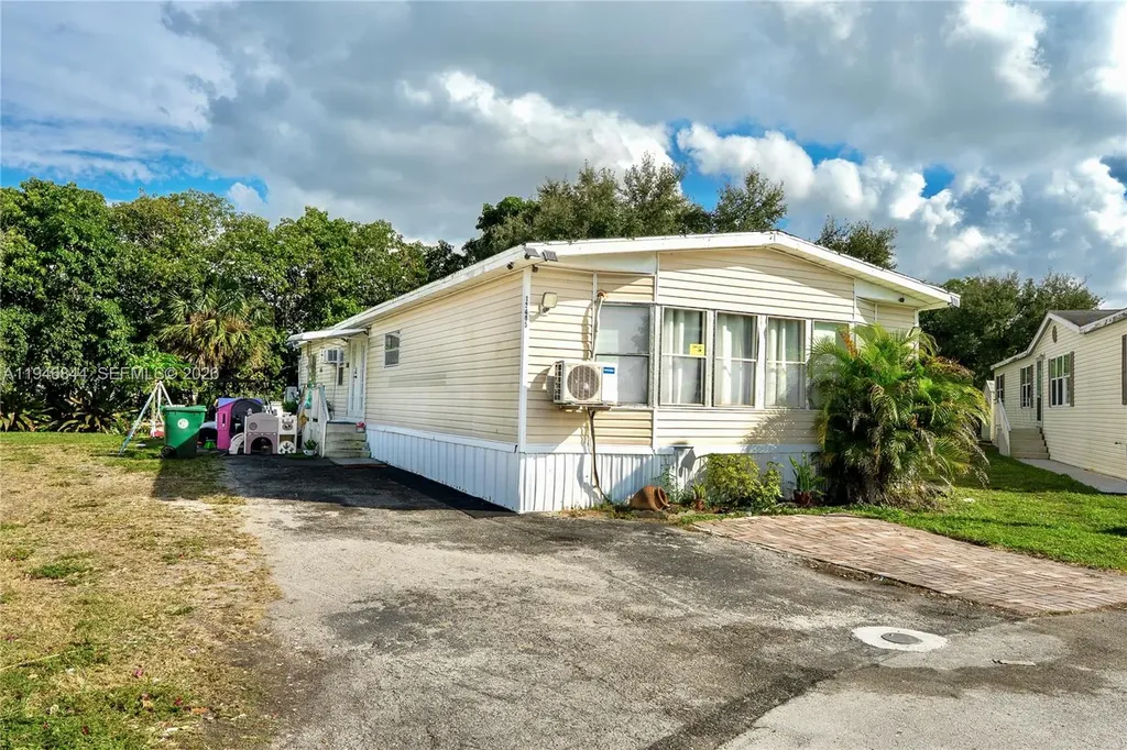 12405 SW 5th Street Fort Lauderdale FL 33325