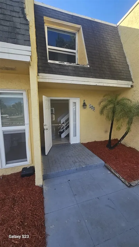 523 SW 1st Court Boynton Beach FL 33435