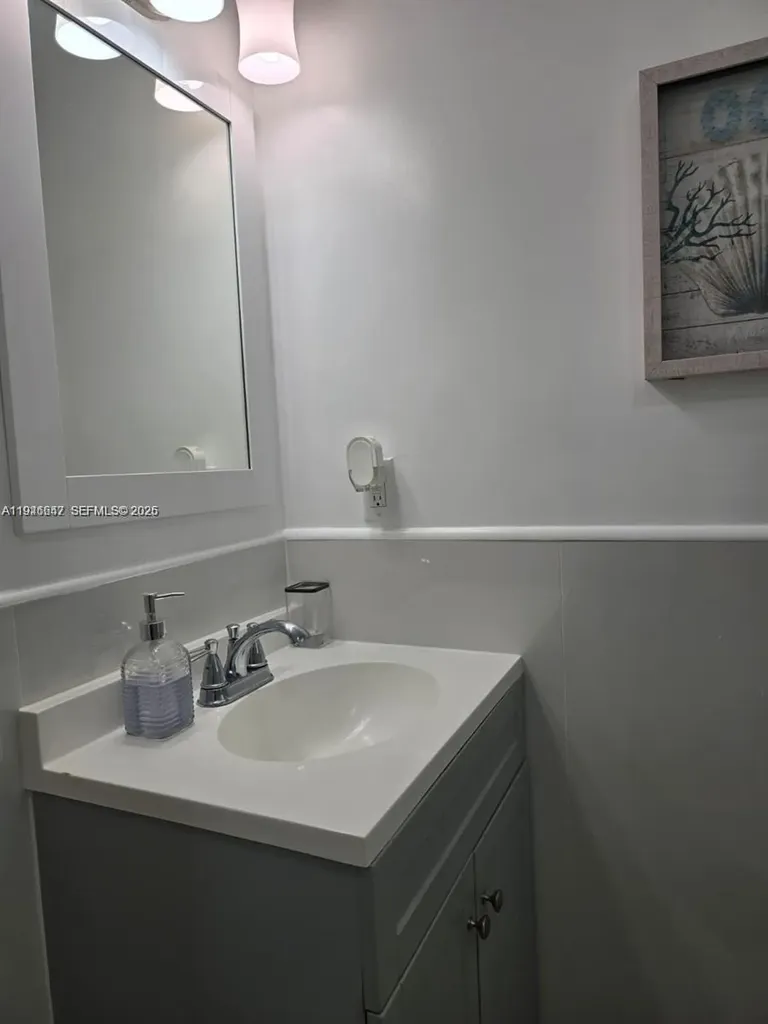 2733 Washington Street Hollywood FL 33020