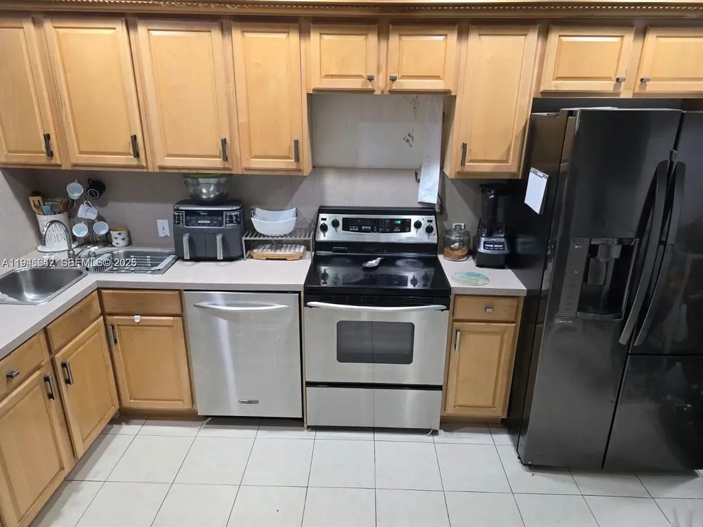 2733 Washington Street Hollywood FL 33020