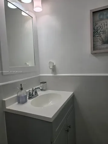 2733 Washington Street Hollywood FL 33020