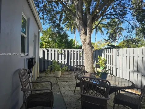 2733 Washington Street Hollywood FL 33020