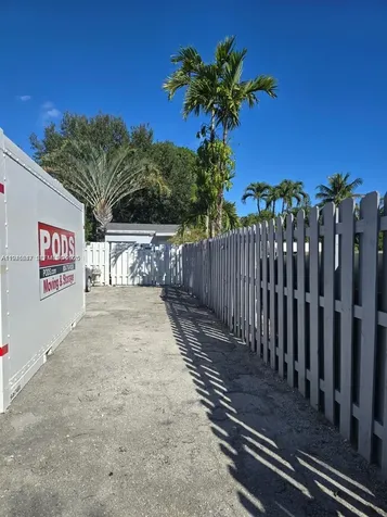 2733 Washington Street Hollywood FL 33020