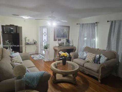 2733 Washington Street Hollywood FL 33020