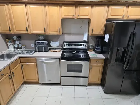 2733 Washington Street Hollywood FL 33020