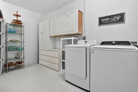 4710 Grant Street Hollywood FL 33021