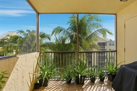 8363 Lake Drive Doral FL 33166