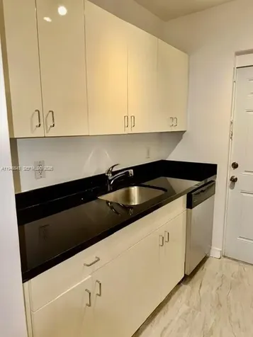 945 Meridian Avenue Miami Beach FL 33139
