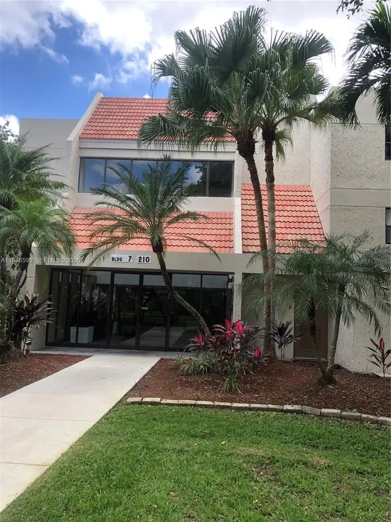210 Lakeview Drive Weston FL 33326
