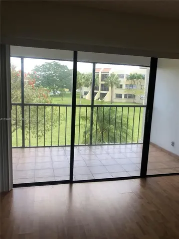 210 Lakeview Drive Weston FL 33326