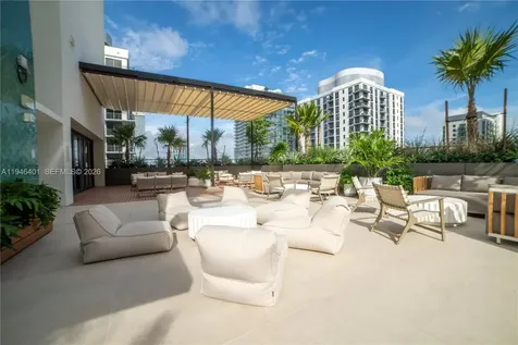 11 NE 6th Miami FL 33132