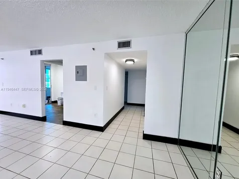 17890 W Dixie Miami FL 33160