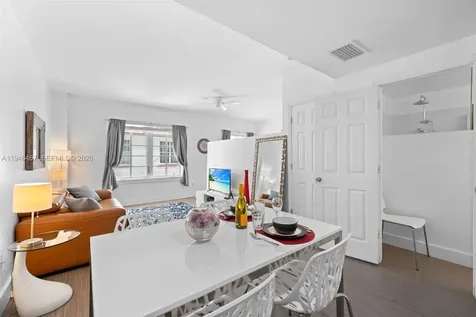 530 Ocean Drive Miami Beach FL 33139