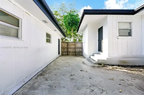 2546 Coolidge Street Hollywood FL 33020