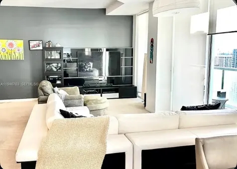 253 NE 2nd Street Miami FL 33132