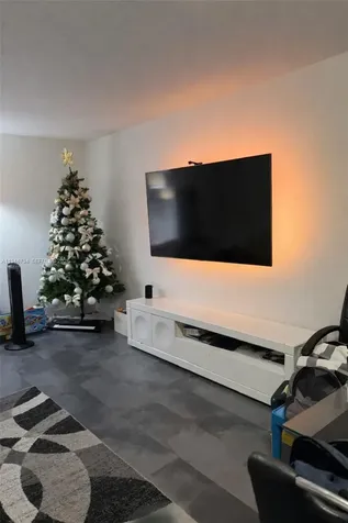 Hialeah FL 33016