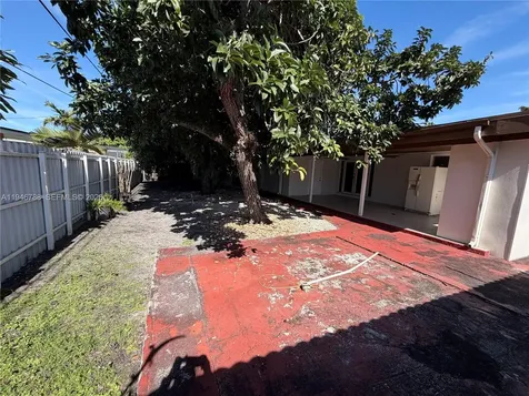 6090 W 5th Lane Hialeah FL 33012