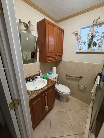 6090 W 5th Lane Hialeah FL 33012