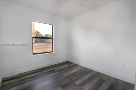 1063 NW 31st Street Miami FL 33127