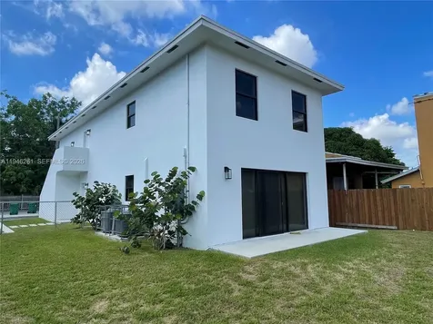 1063 NW 31st Street Miami FL 33127