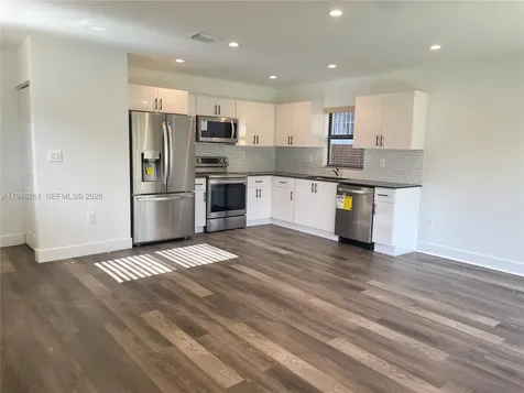 1063 NW 31st Street Miami FL 33127