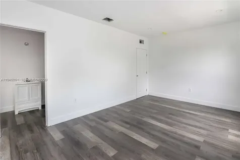 1063 NW 31st Street Miami FL 33127