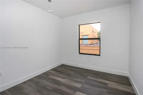 1063 NW 31st Street Miami FL 33127