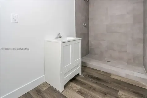 1063 NW 31st Street Miami FL 33127