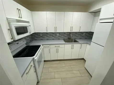 4805 NW 7th Street Miami FL 33126