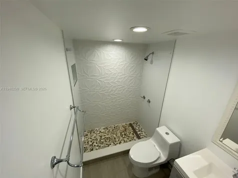 4805 NW 7th Street Miami FL 33126