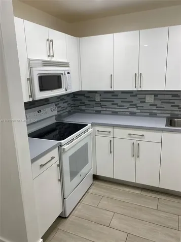 4805 NW 7th Street Miami FL 33126