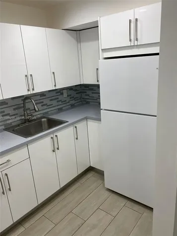 4805 NW 7th Street Miami FL 33126