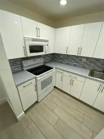 4805 NW 7th Street Miami FL 33126