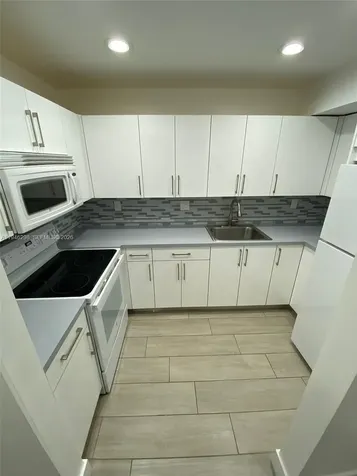 4805 NW 7th Street Miami FL 33126