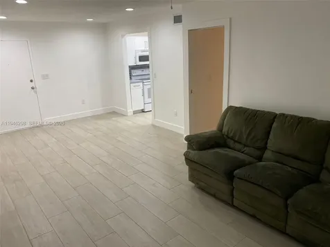 4805 NW 7th Street Miami FL 33126
