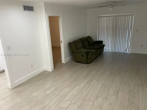 4805 NW 7th Street Miami FL 33126