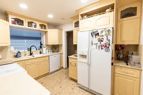1243 W 78th Street Hialeah FL 33014