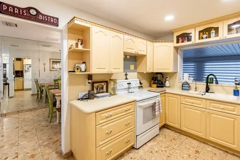 1243 W 78th Street Hialeah FL 33014
