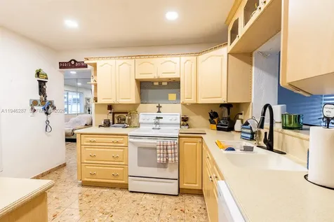 1243 W 78th Street Hialeah FL 33014