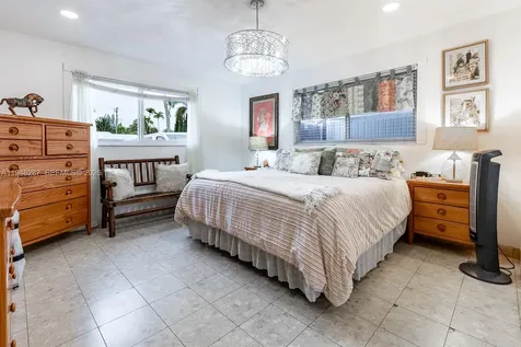 1243 W 78th Street Hialeah FL 33014